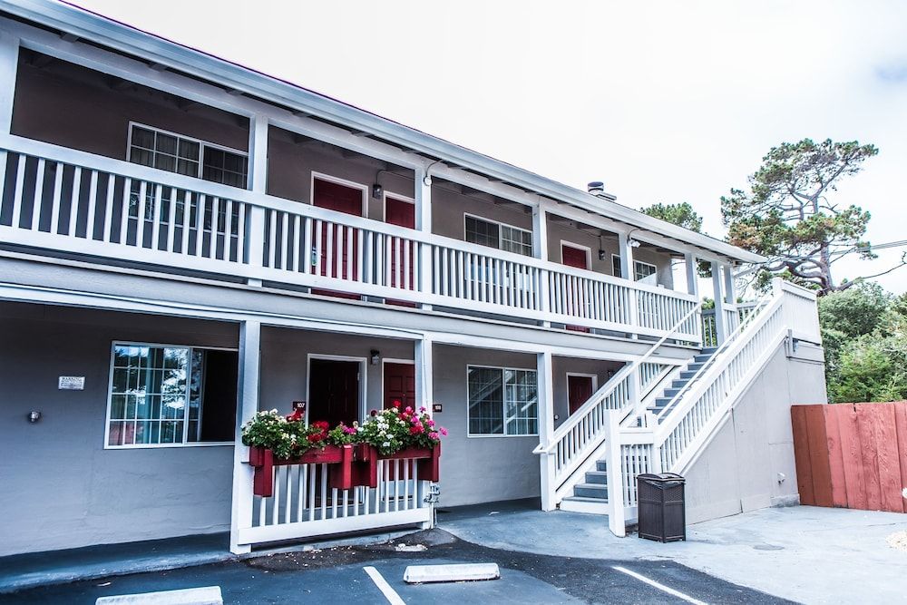 undefined Pelican Inn Monterey 6