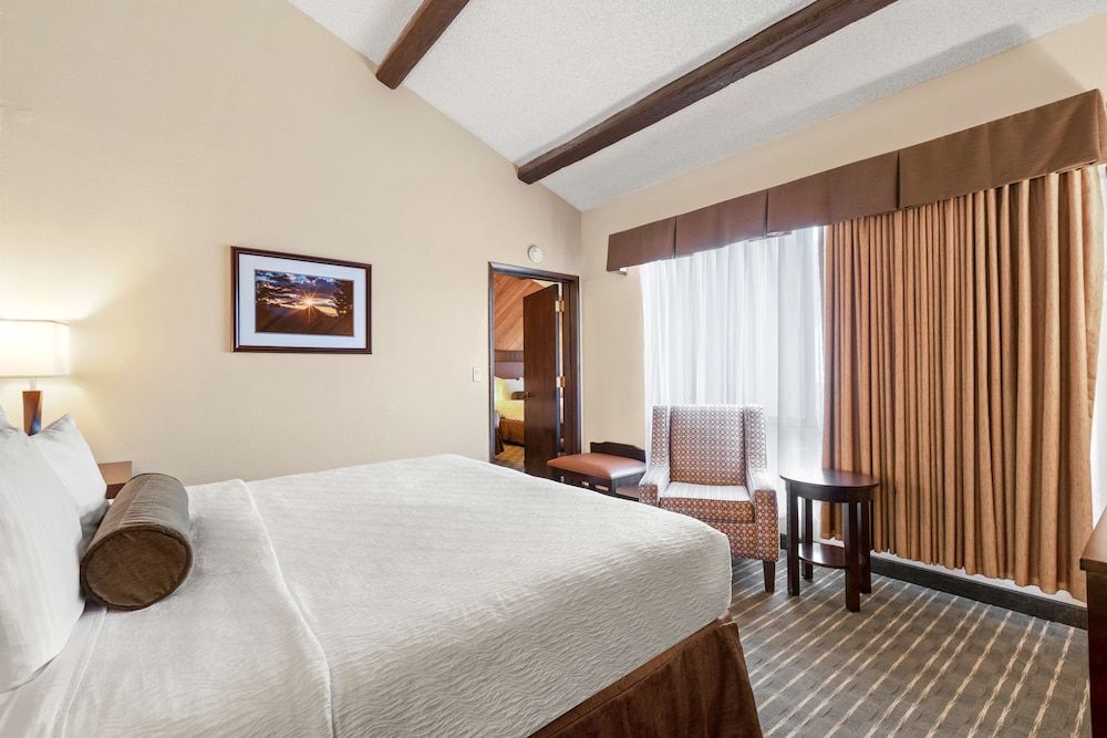 Suite, Multiple Beds, Kitchenette, Mountain View (Kitchenette)