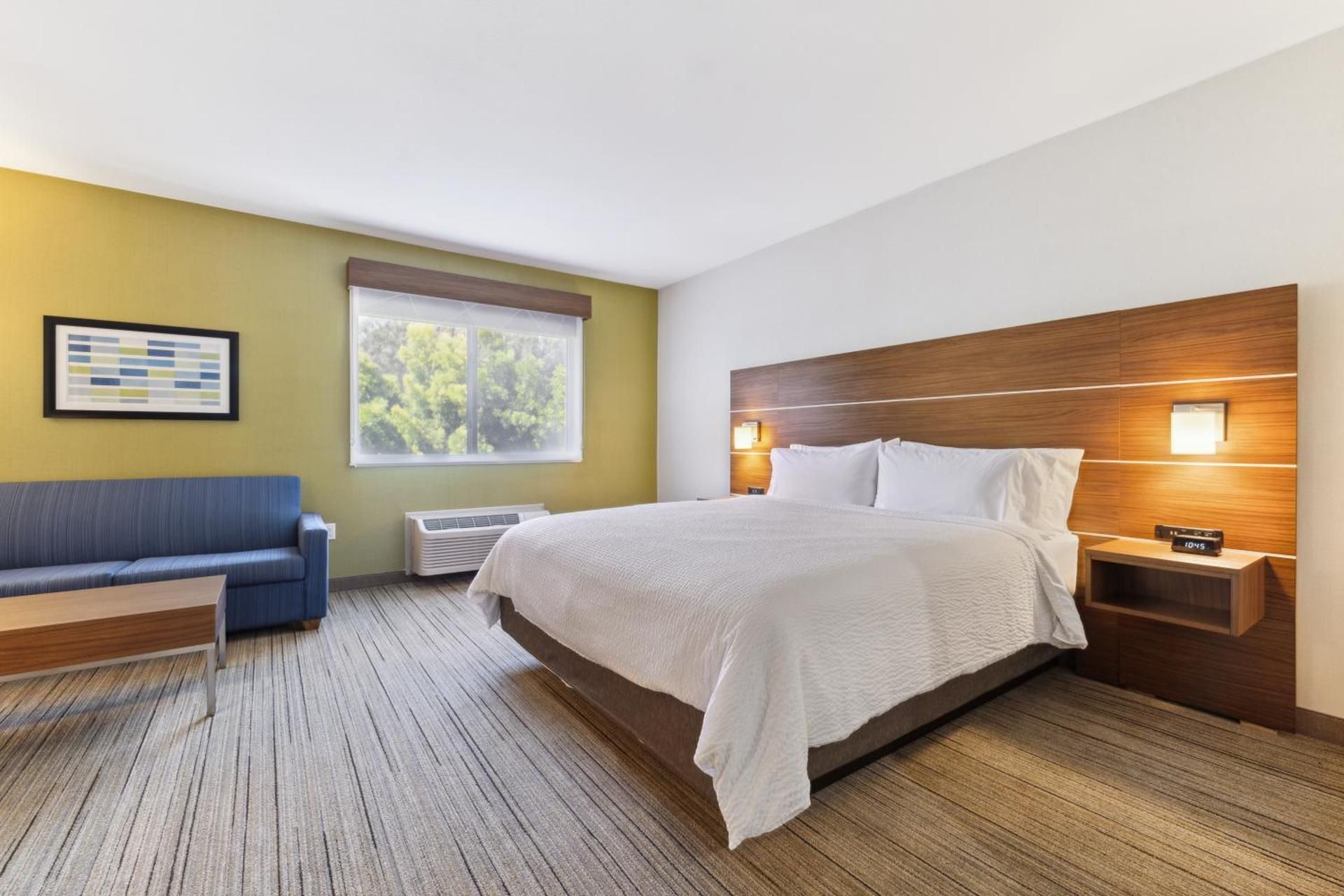 Standard King Room - Communications Accessible