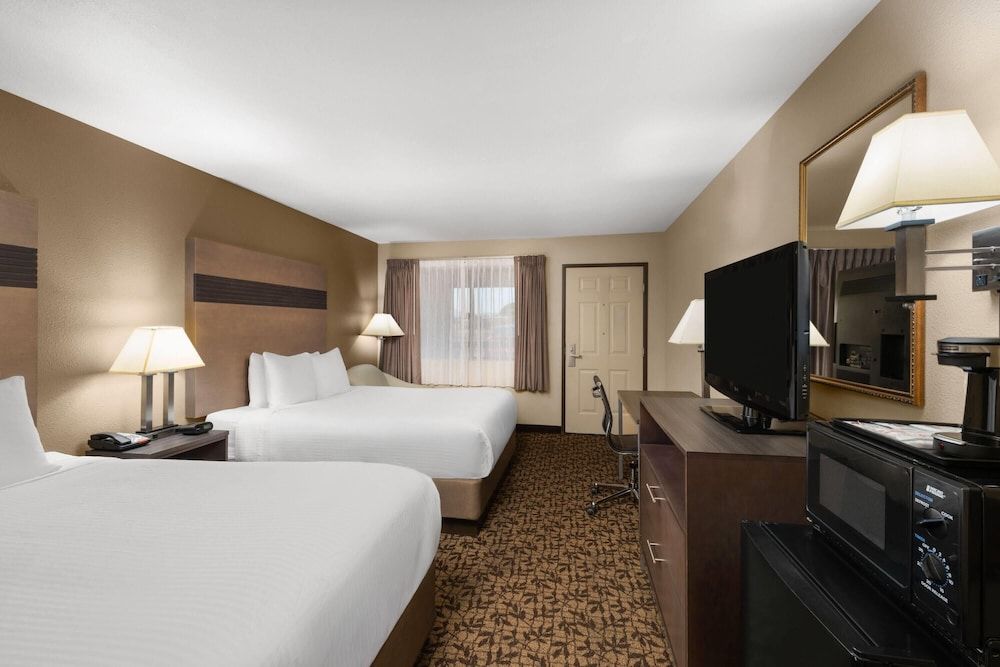 Room, 2 Queen Beds, Accessible, Non Smoking (Mobility)