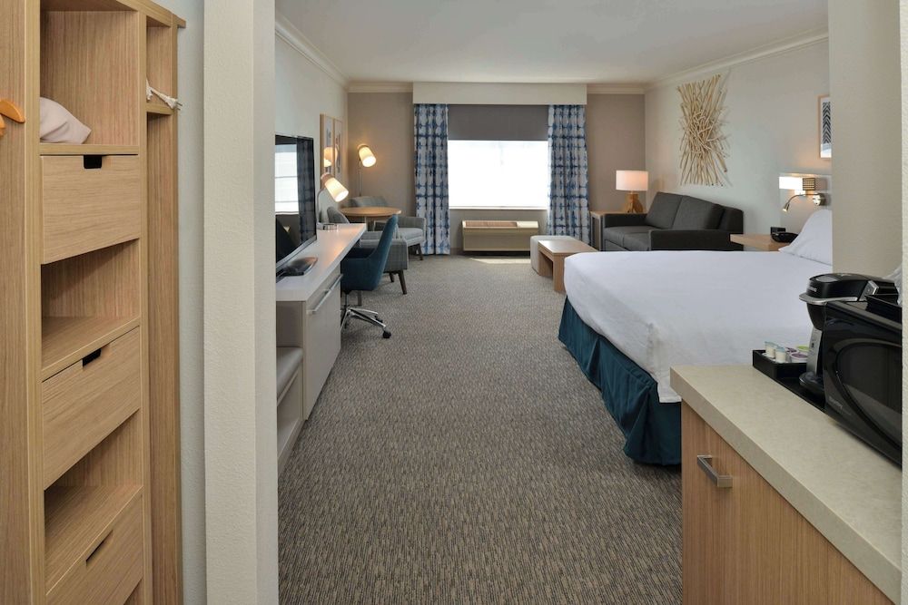One King, 1 Bedroom Suite