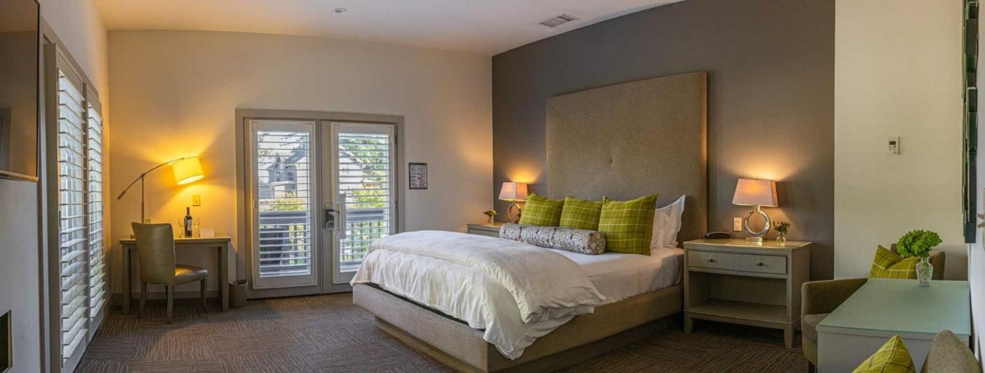 SENZA Hotel Premium King Room 2