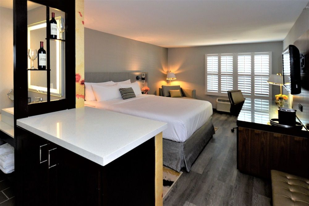 Standard Room, 1 King Bed