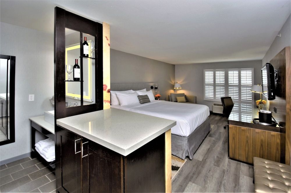 Standard Room, 1 King Bed