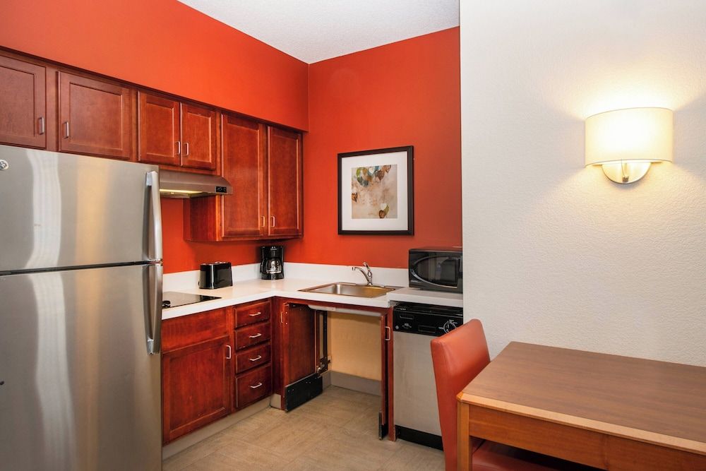 Suite, 1 Bedroom, Non Smoking (Mobility/Hearing Access, Roll-In Shwr)