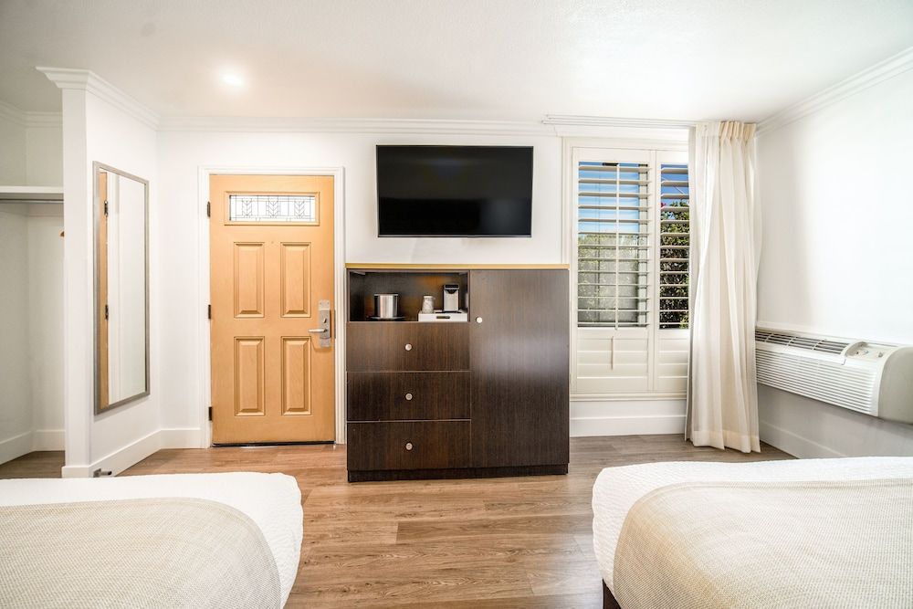 Little Inn By The Bay Newport Beach Deluxe Room, 2 Queen Beds 5