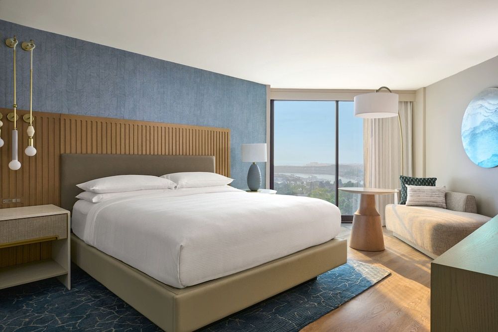 Suite, 1 King Bed, Non Smoking, Ocean View
