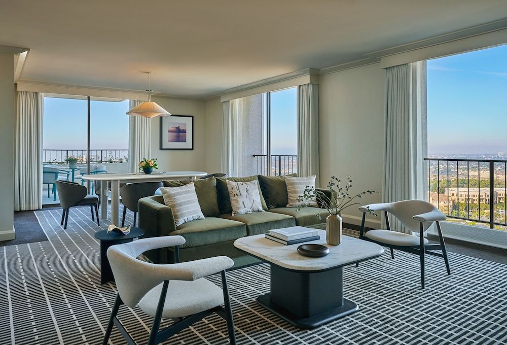 Pendry Newport Beach Lido Balcony Suite 5