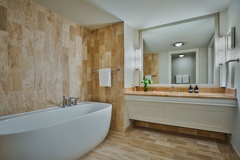 Pendry Newport Beach Lido Balcony Suite 4