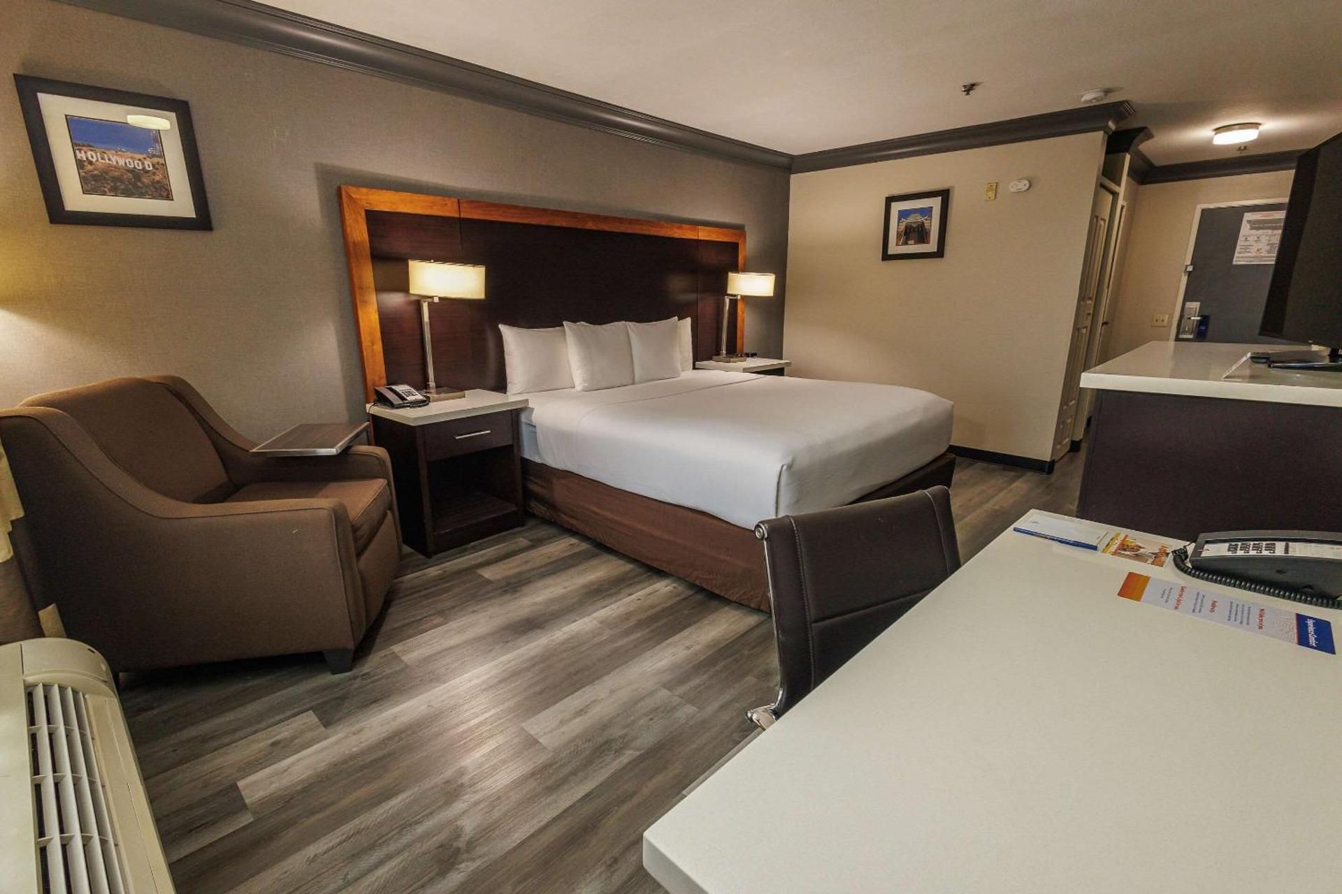 1 King Bed Nonsmoking Accessible
