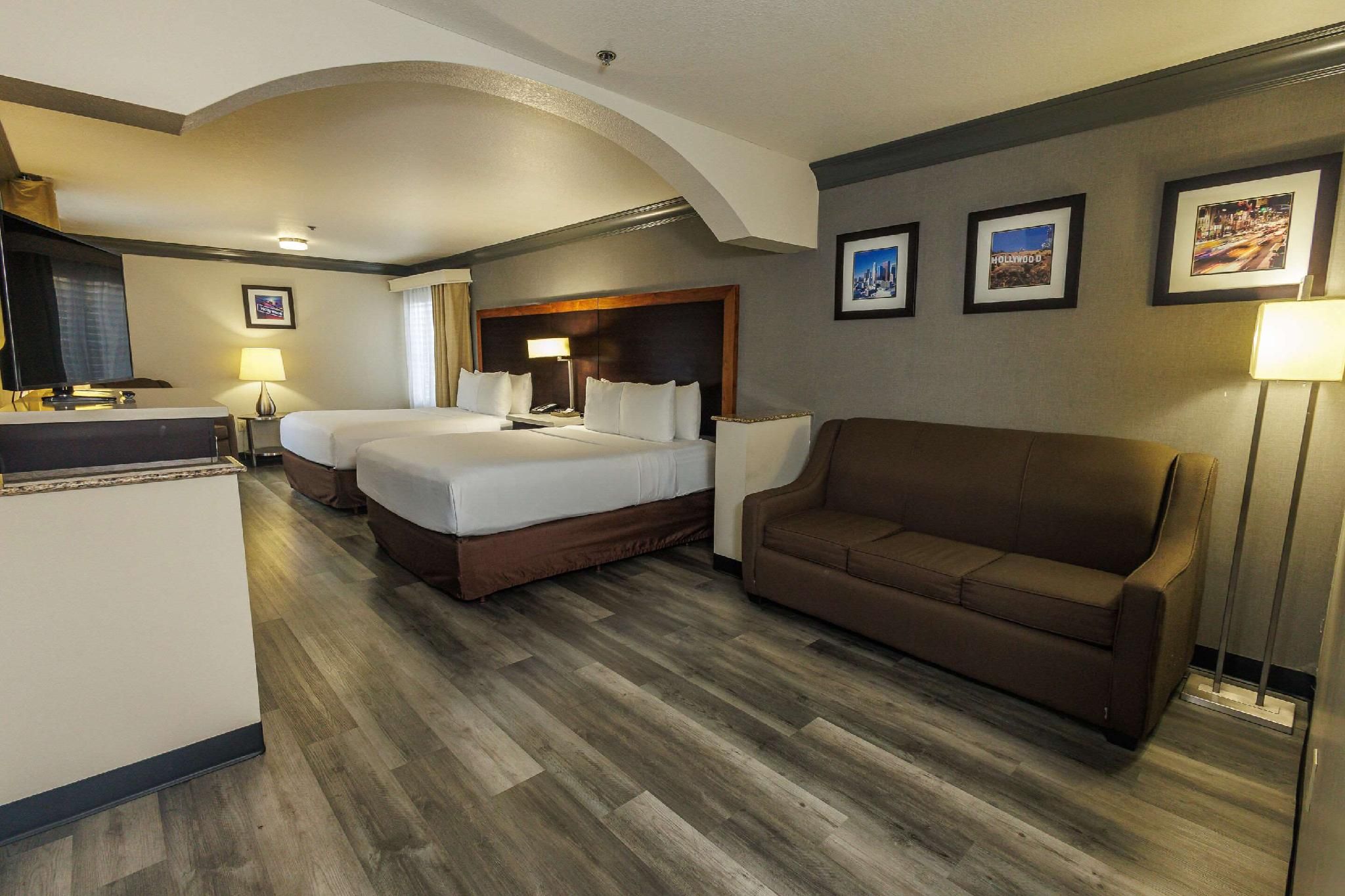 2 Queen Beds Suite Nonsmoking