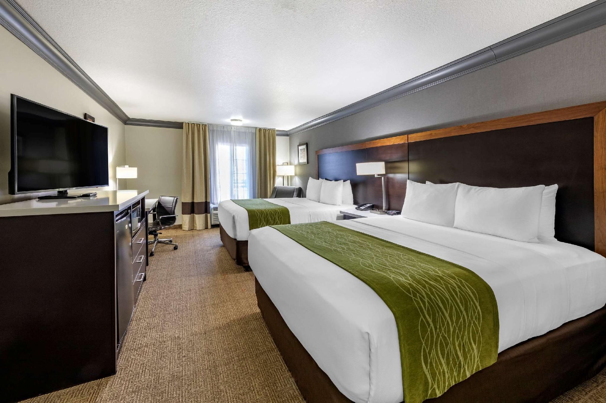 2 Queen Beds Nonsmoking Accessible