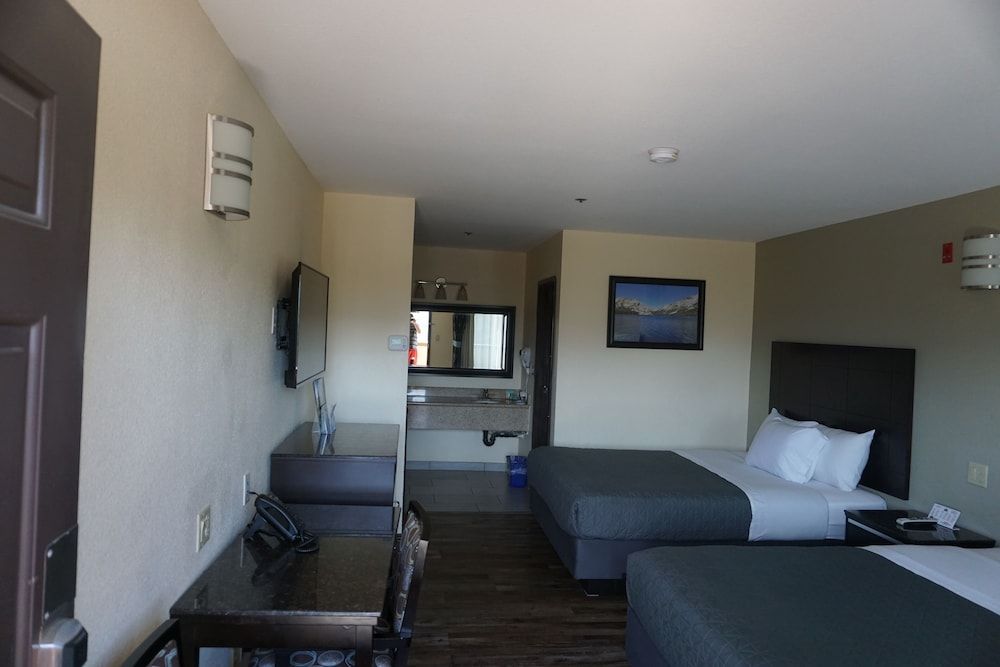 Yosemite Sierra Inn Standard Double Room, 2 Queen Beds 16