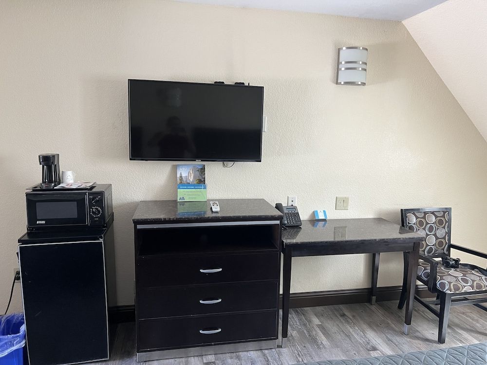 Yosemite Sierra Inn Standard Double Room, 2 Queen Beds 17