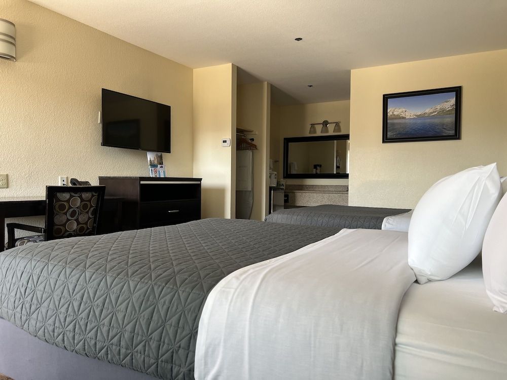 Yosemite Sierra Inn Standard Double Room, 2 Queen Beds 10