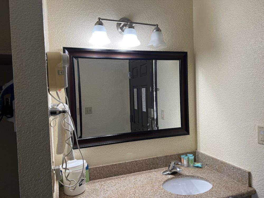 Yosemite Sierra Inn Standard Double Room, 2 Queen Beds 14