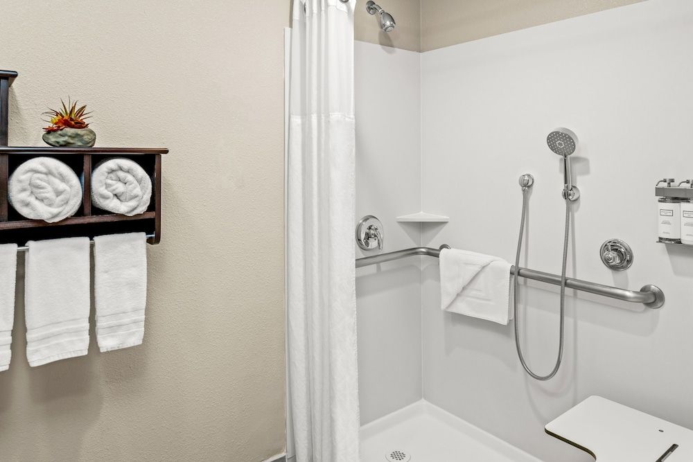 Yosemite Southgate Hotel & Suites Standard Suite, 1 King Bed, Accessible 3