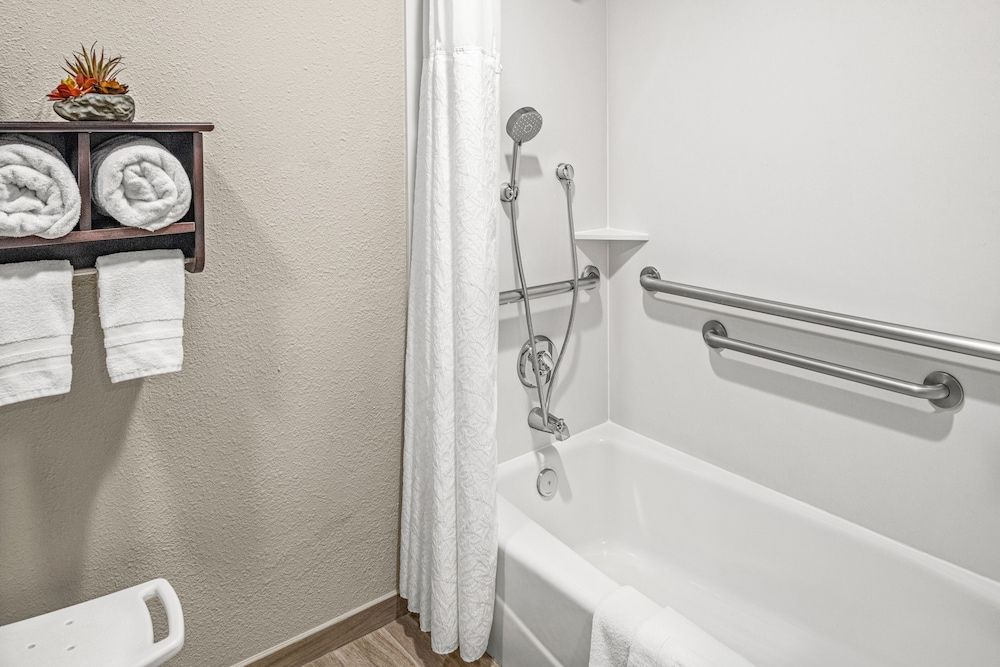 Yosemite Southgate Hotel & Suites Single Room, 2 Queen Beds, Accessible 4