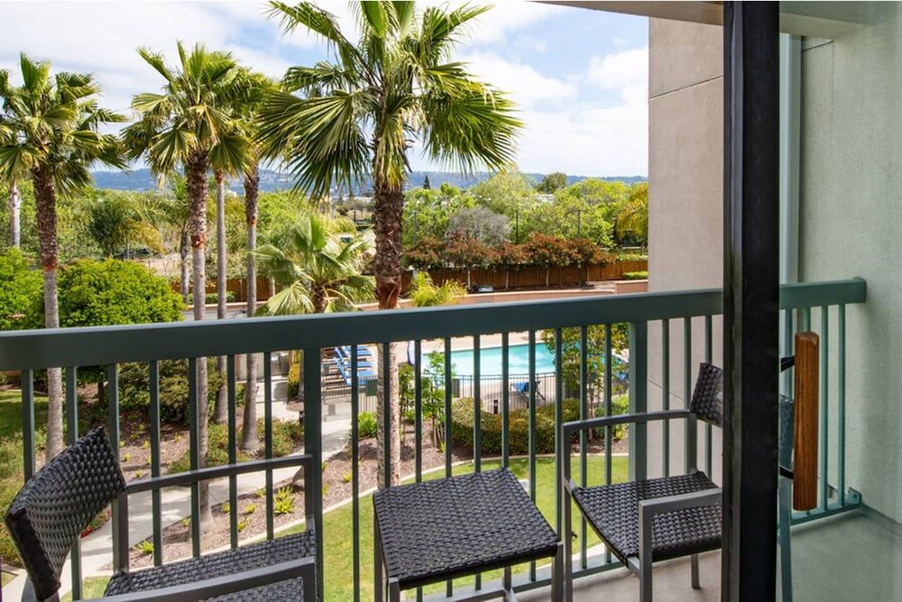 Suite, 1 Bedroom, Non Smoking, Courtyard View