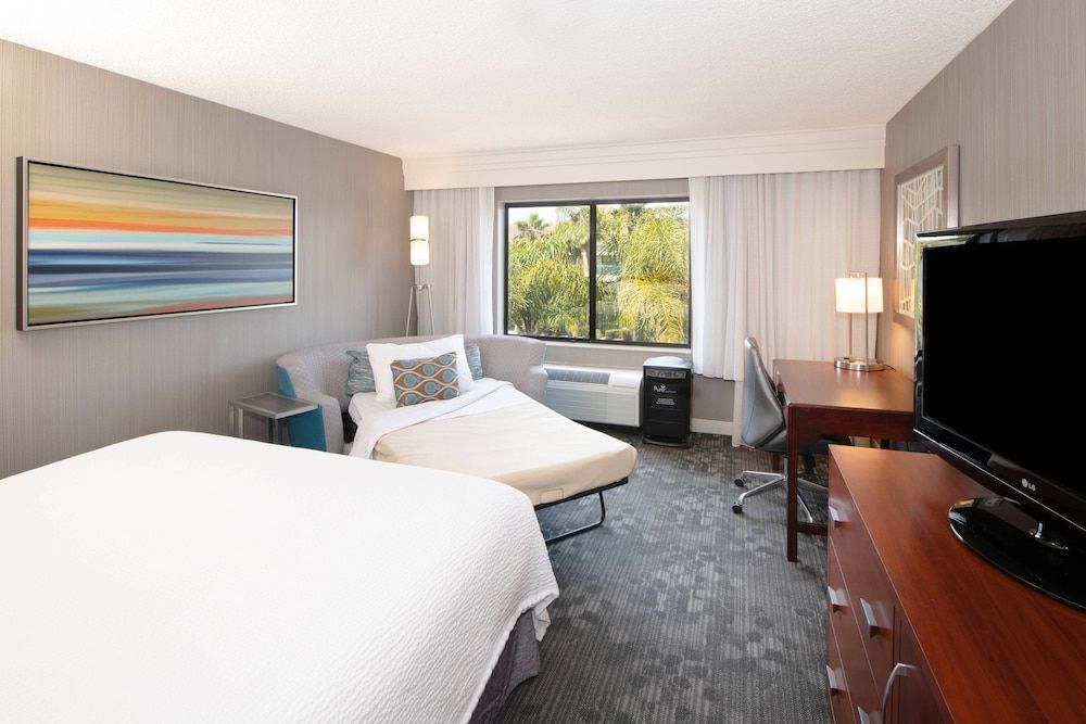Room, 1 King Bed with Sofa bed (Hearing Accessible)