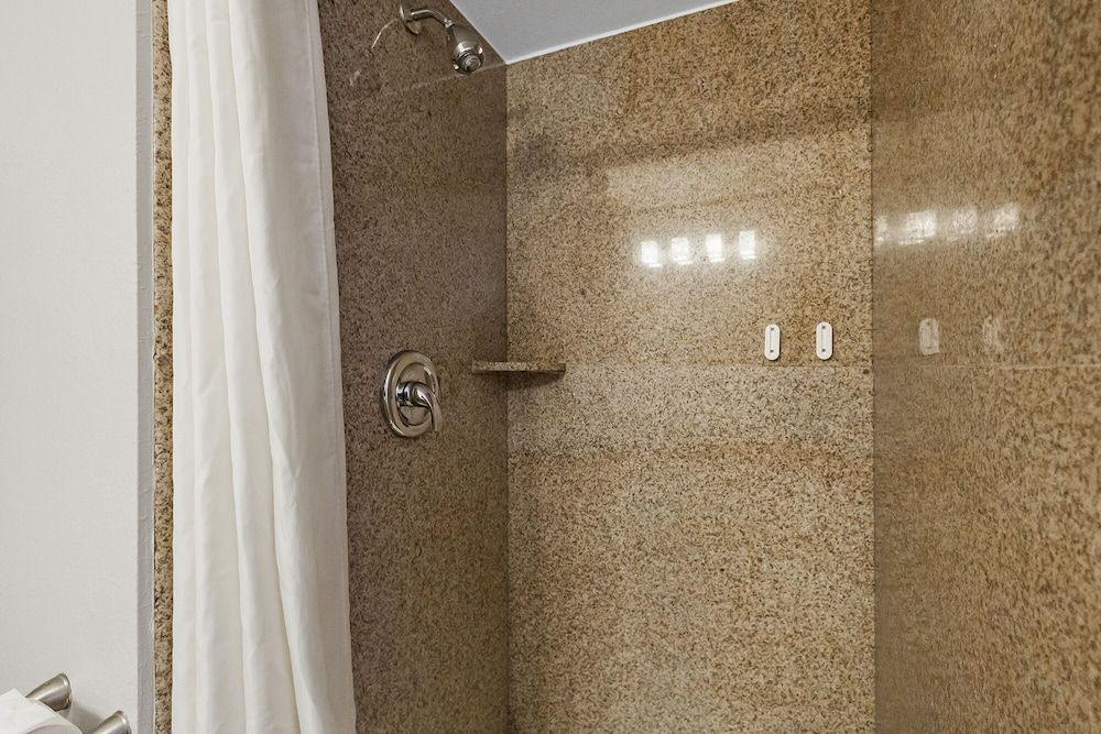 Jack London Inn Standard Room, 2 Queen Beds (Two Queen Beds) 7