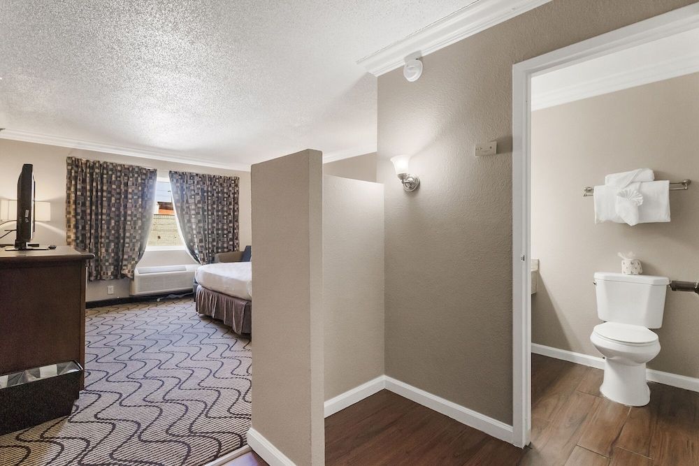 Jack London Inn Standard Room, 1 King Bed (King) 11