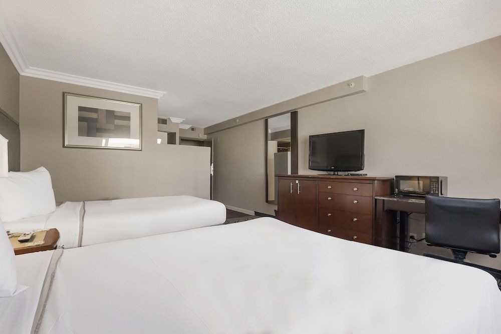 Jack London Inn Standard Room, 2 Queen Beds (Two Queen Beds) 4