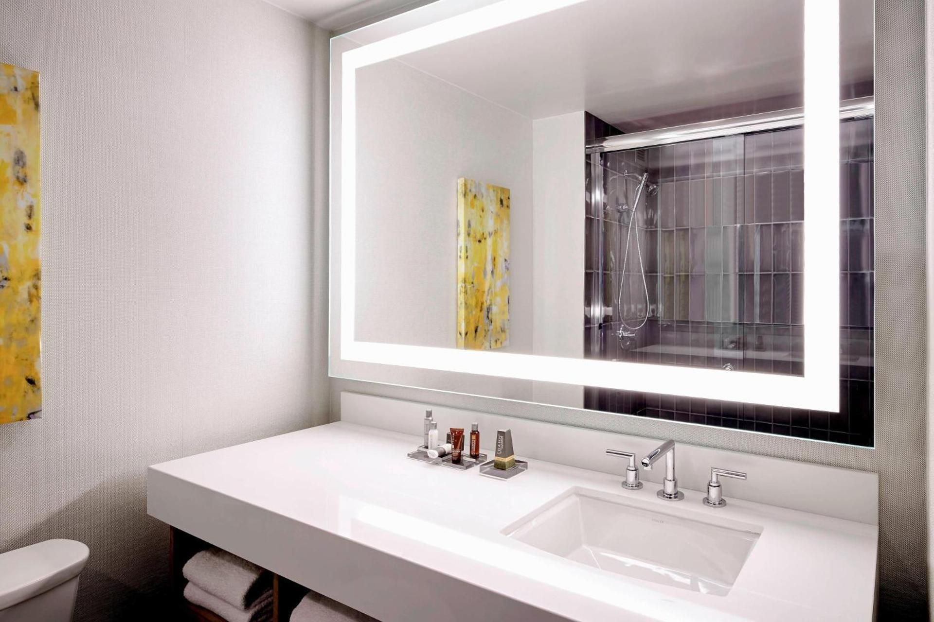 King Room - Hearing Accessible/Club Lounge Access