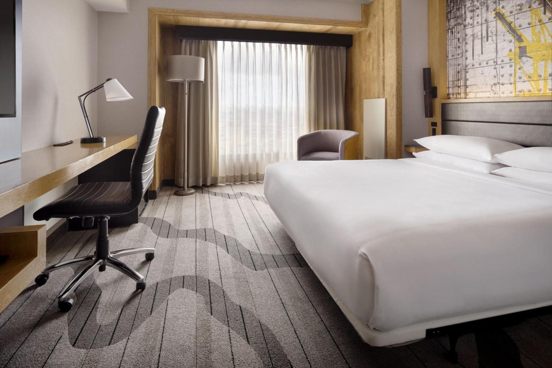 King Room with Bay View - High Floor/Hearing Accessible
