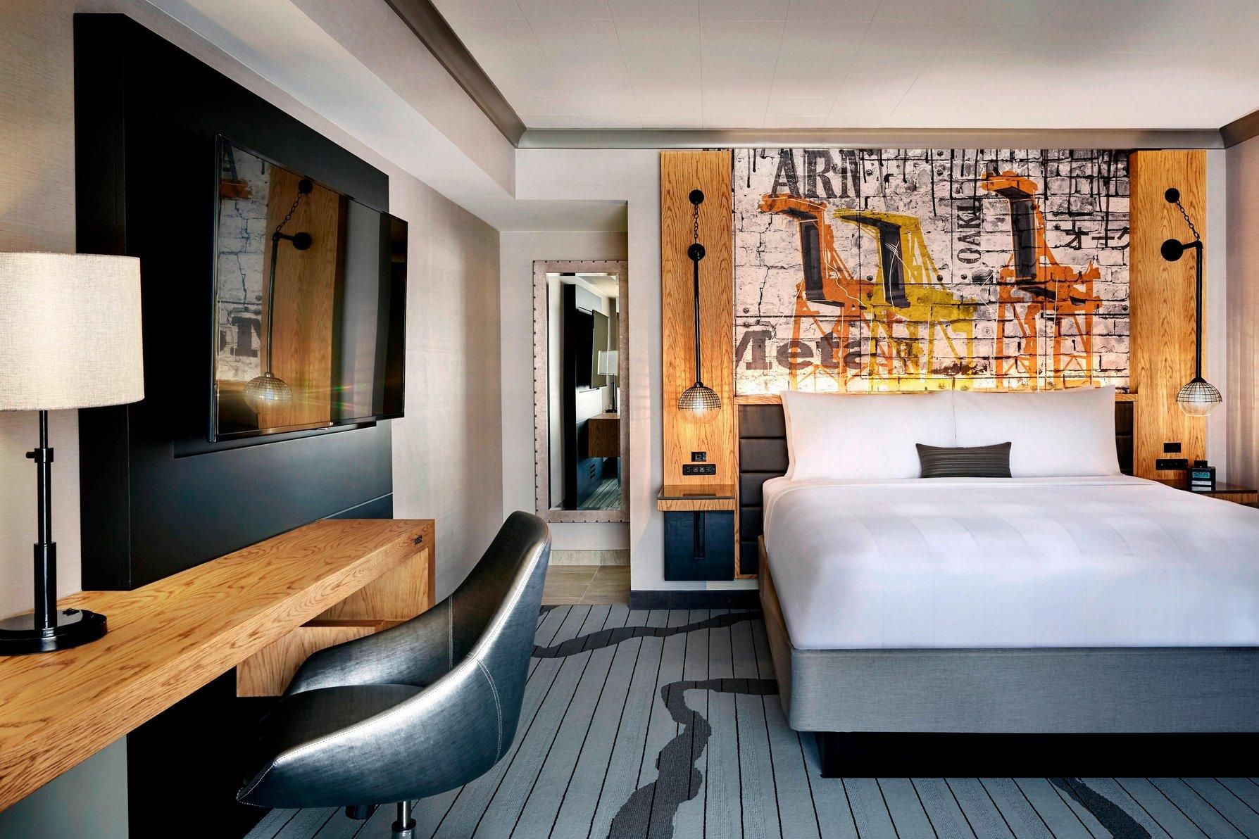 Guest room, 1 King, City view, High floor