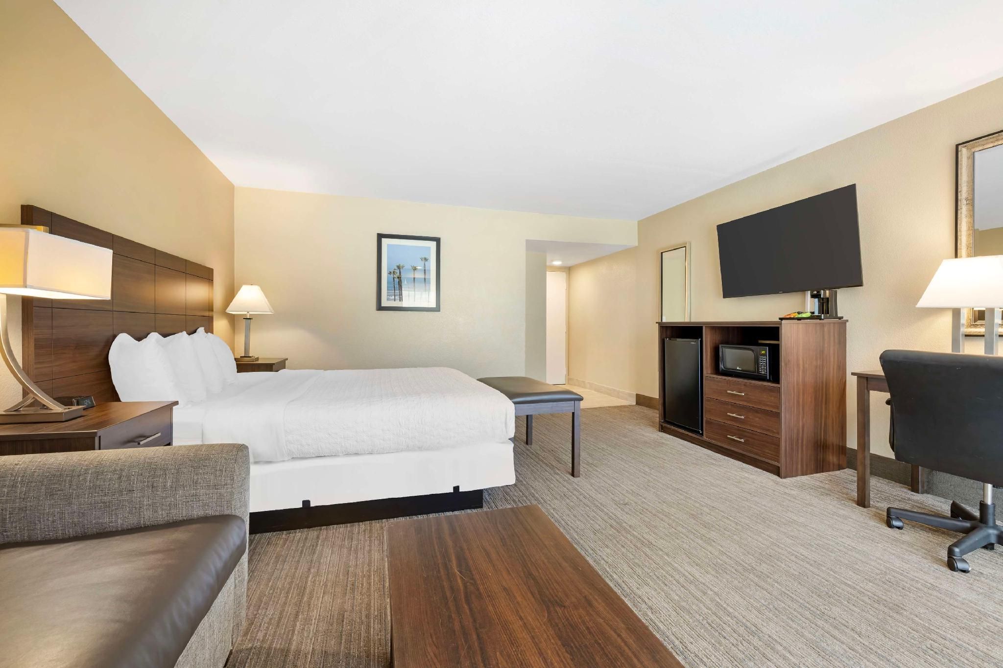 Best Western Oceanside Inn 1 King Bed, Nonsmoking, Larger Room