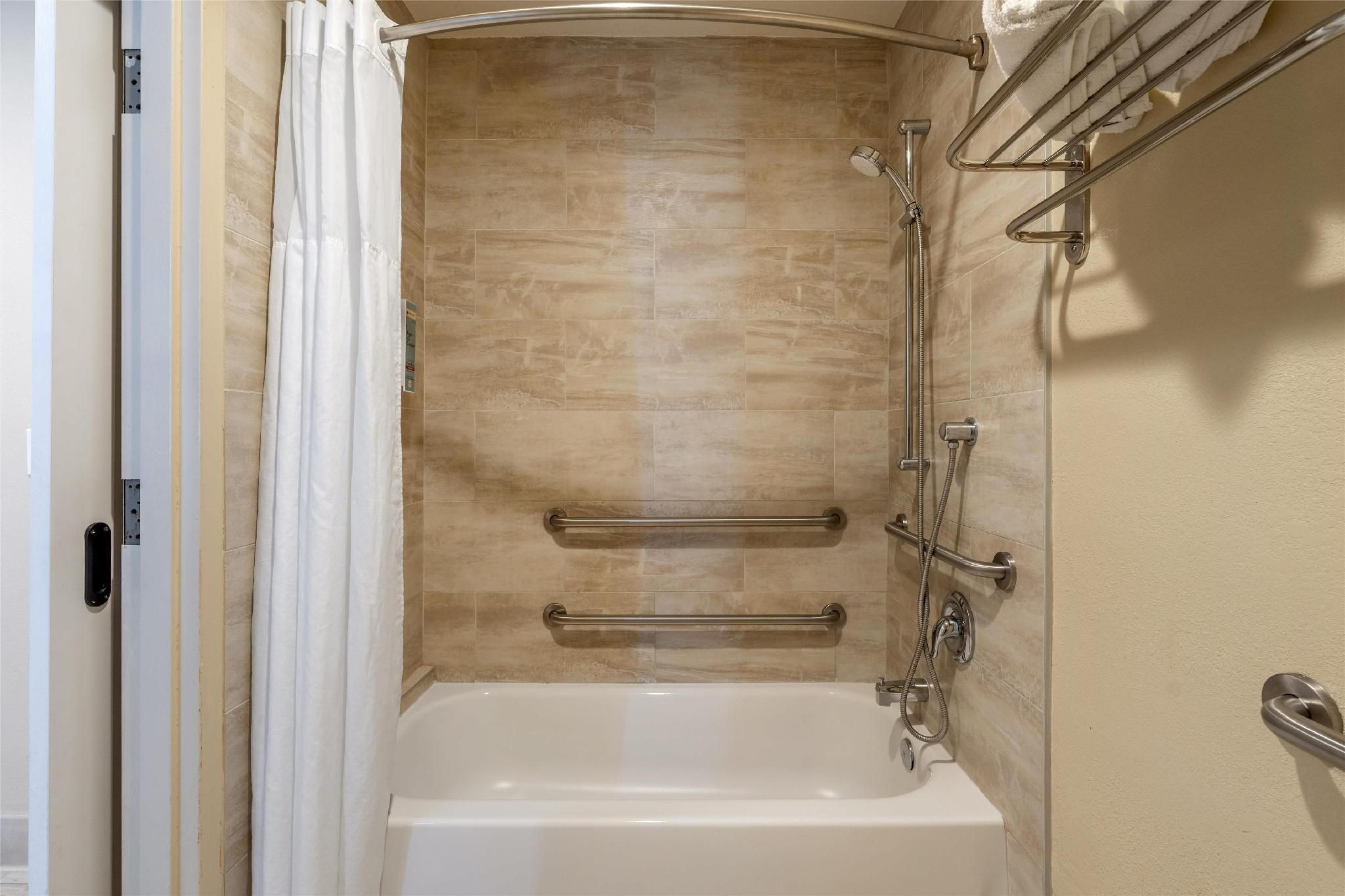 Accessibility - 1 King, Bathtub, Nonsmoking