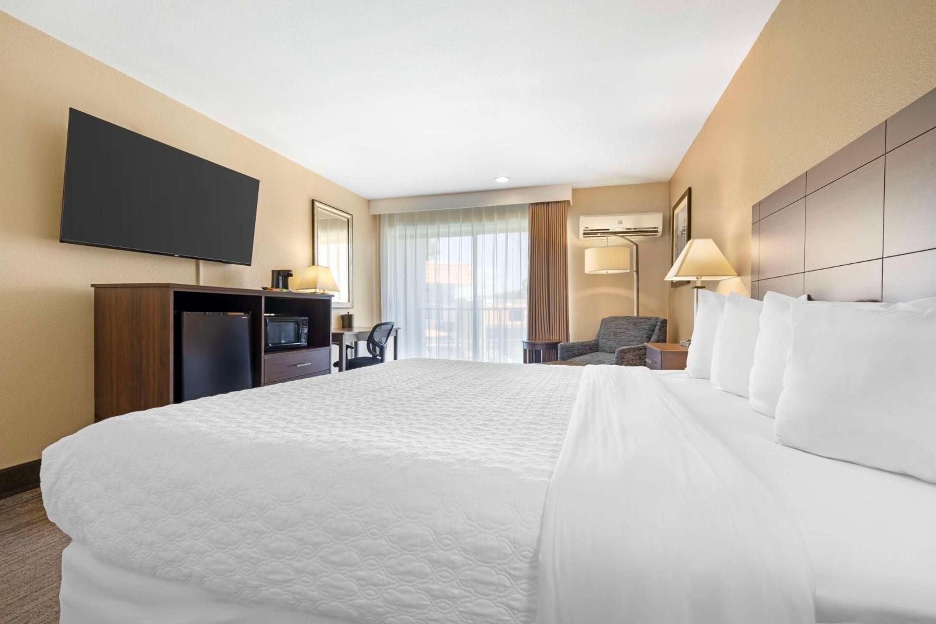 Best Western Oceanside Inn Large King Room - Non-Smoking 2