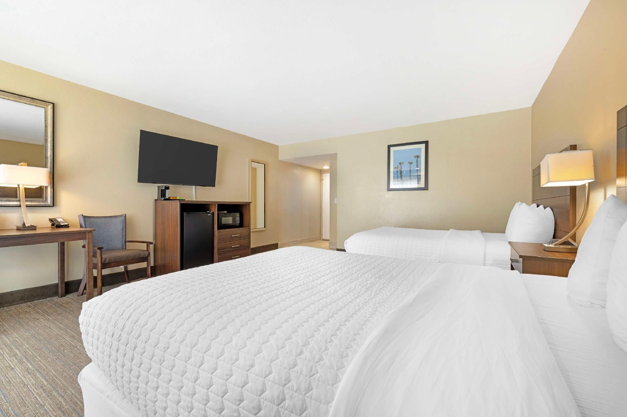 2 Queen Beds, Nonsmoking, Larger Room