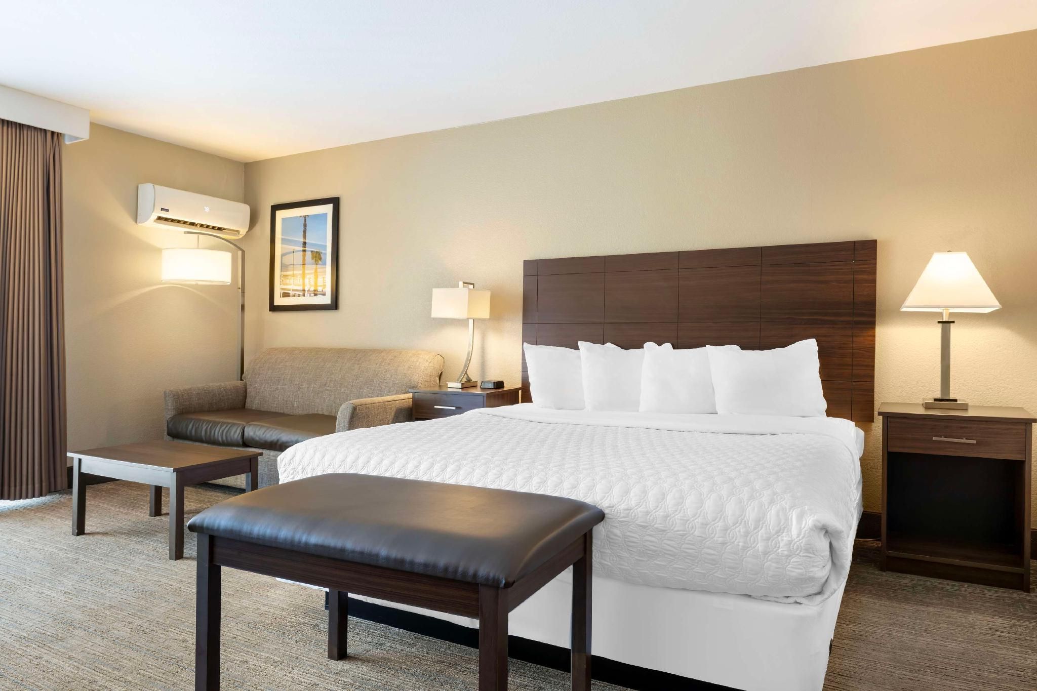 Best Western Oceanside Inn 1 King Bed, Nonsmoking, Larger Room 2