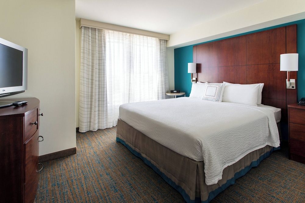 Suite, 1 Bedroom (Mobility/Hearing Access, Transf Shwr)