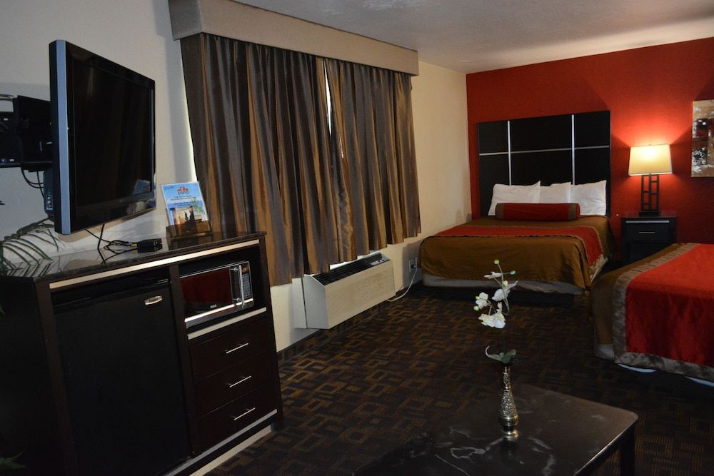 Harbor Inn & Suites Superior Triple Room, Multiple Beds, Non Smoking 2