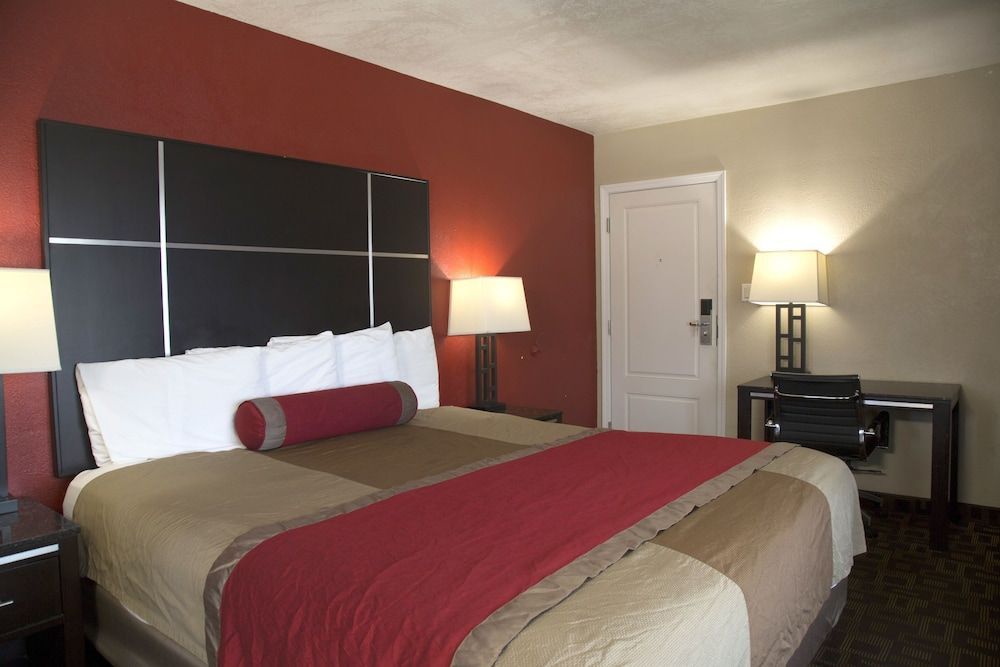 Harbor Inn & Suites Standard Room, 1 King Bed, Non Smoking 2