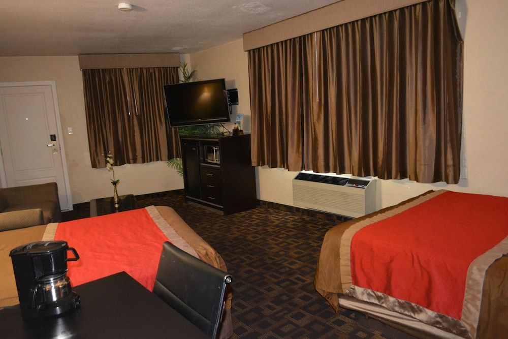 Harbor Inn & Suites Superior Triple Room, Multiple Beds, Non Smoking