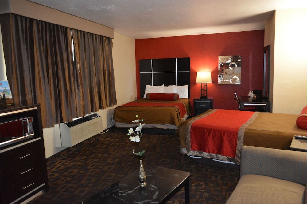 Harbor Inn & Suites Superior Triple Room, Multiple Beds, Non Smoking 3