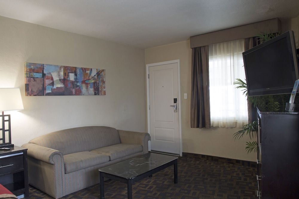 Harbor Inn & Suites Superior Triple Room, Multiple Beds, Non Smoking 13