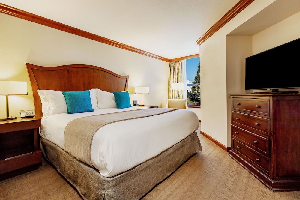 Suite, Fireplace, Valley View (Tub)