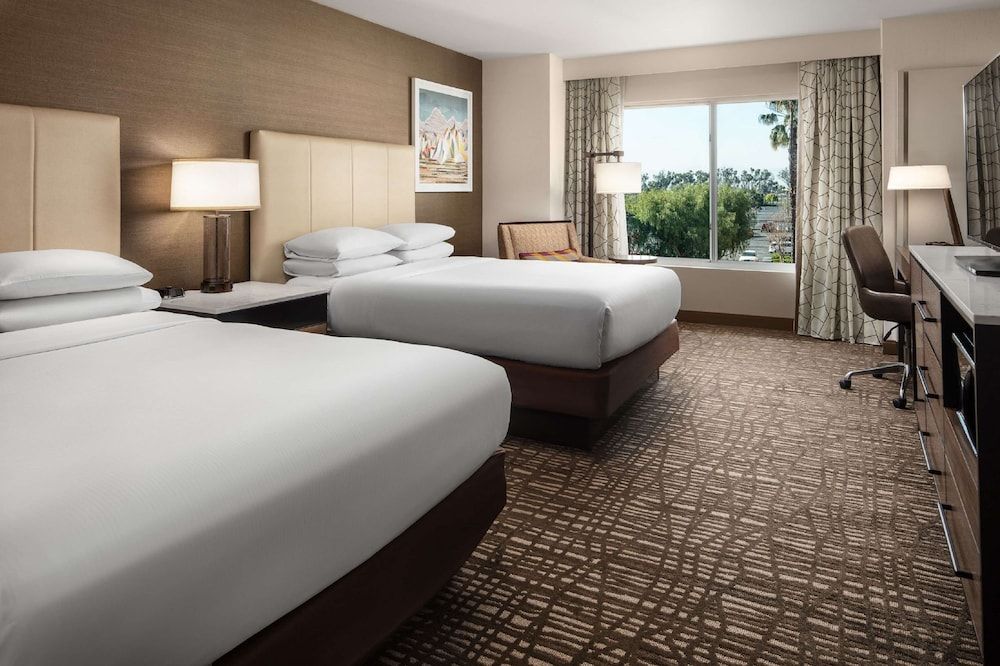 Room, 2 Queen Beds, Accessible (Roll-in Shower)
