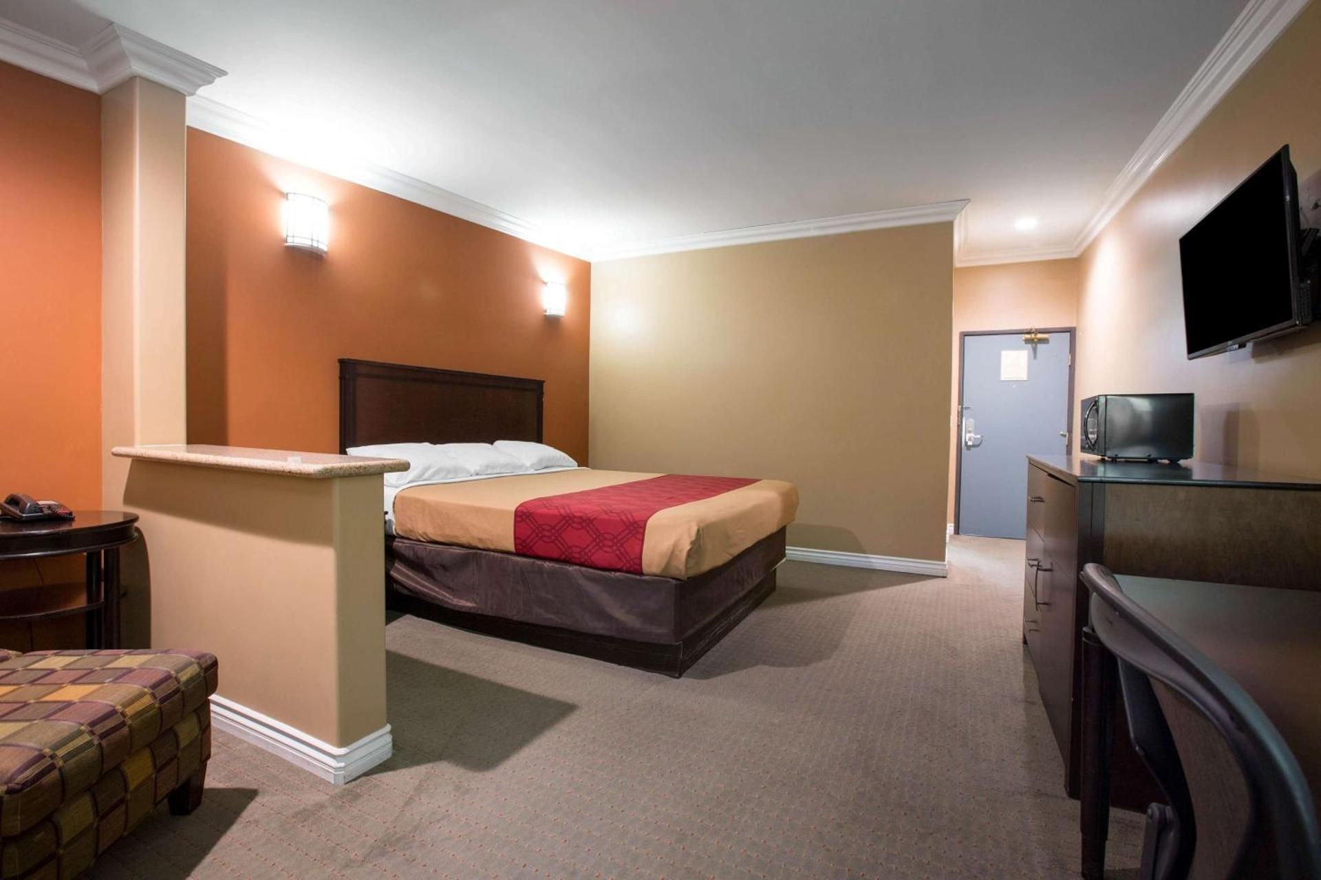 1 King Bed, Studio Suite, Non-Smoking