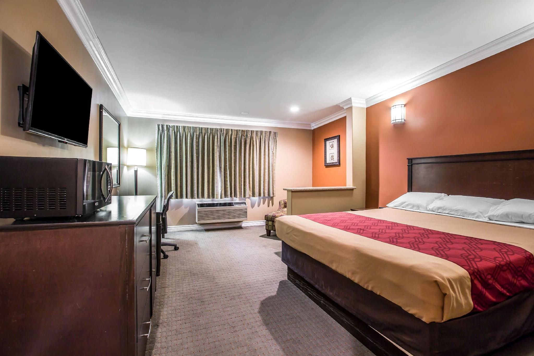 1 King Bed, Studio Suite, Non-Smoking
