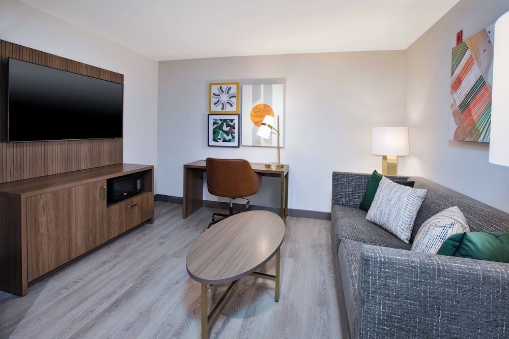Suite, 1 King Bed, Accessible (Mobility, Roll-In Shower)