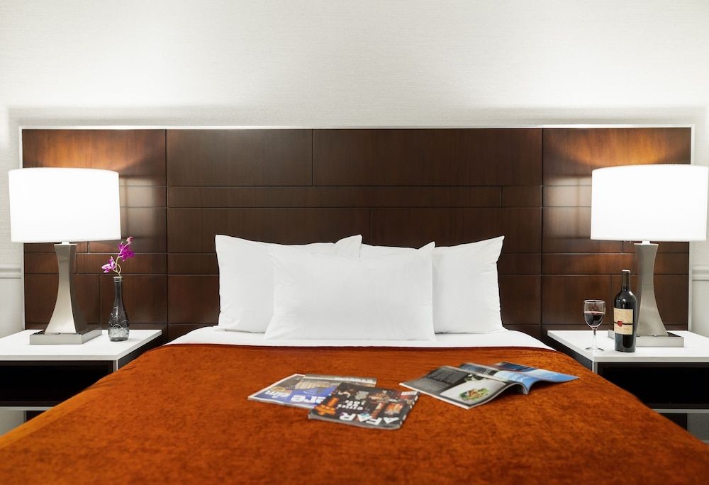 Deluxe, One Queen Bed