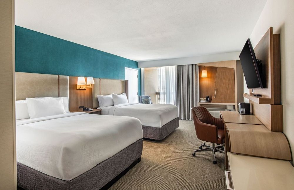 Standard Room, 2 Queen Beds, Pool View