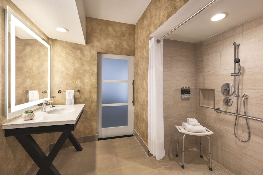 Suite, 1 King Bed, Accessible, Ocean View (Roll-In Shower)