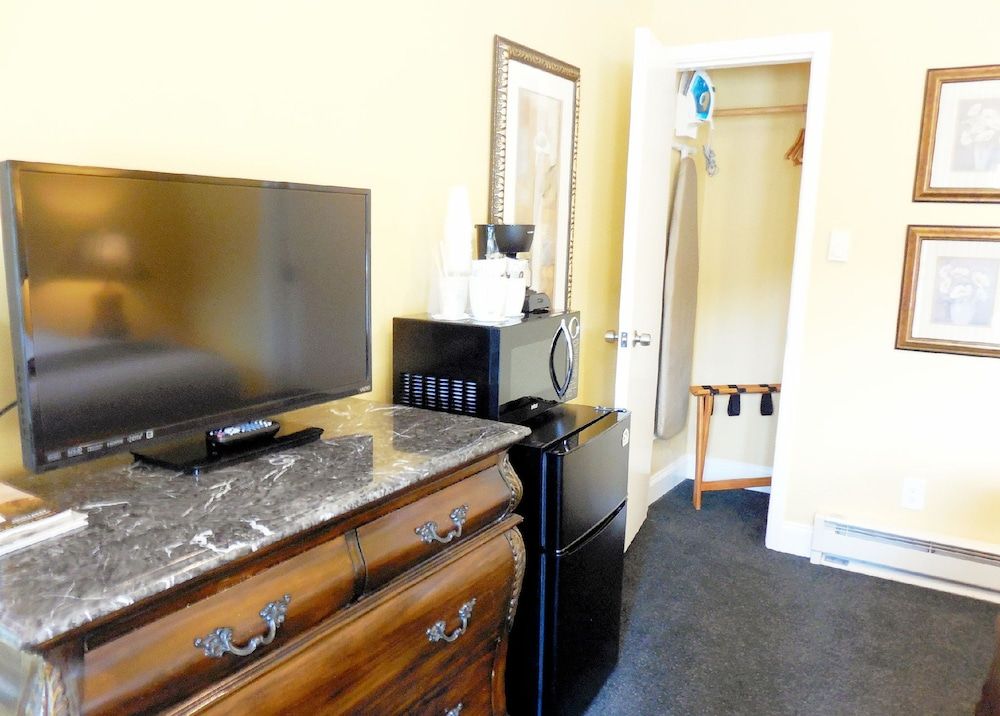 Sea Breeze Inn And Cottages Standard Room, 1 Queen Bed 9